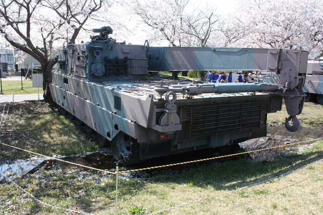 桜に車両に小火器の多数！陸上自衛隊土浦駐屯地をフォトレポート