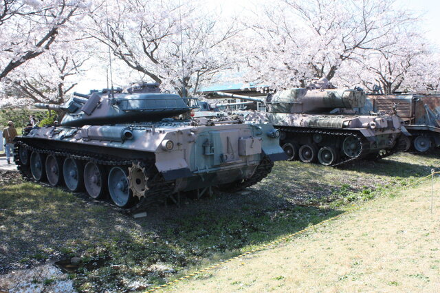 桜に車両に小火器の多数！陸上自衛隊土浦駐屯地をフォトレポート