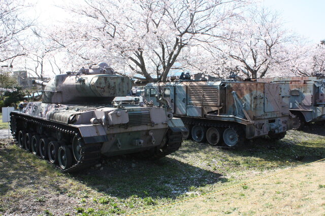 桜に車両に小火器の多数！陸上自衛隊土浦駐屯地をフォトレポート