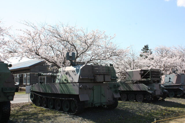 桜に車両に小火器の多数！陸上自衛隊土浦駐屯地をフォトレポート