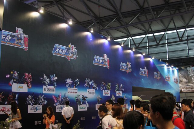 【China Joy 2014】中国のガンダムファンが集結!? 久遊網ブースではザク頭部がお出迎え