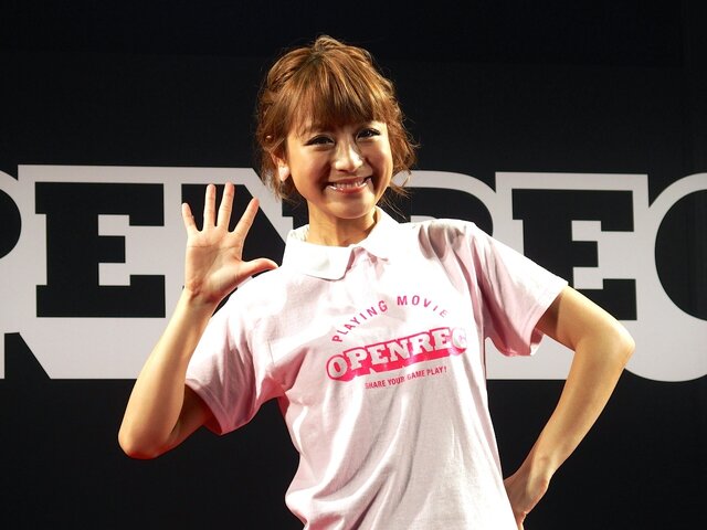 【TGS 2014】スマホゲームを遊んでプレイ動画を投稿！ タレントの鈴木奈々さんも参戦したCyberZブースレポート