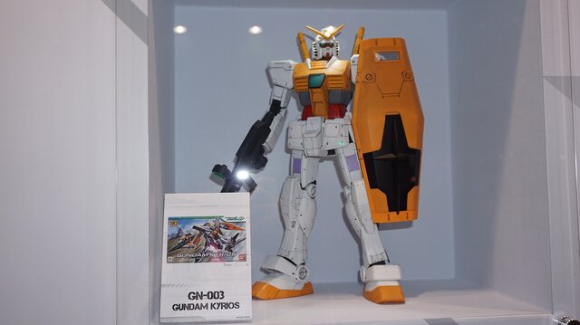 【G-STAR 2014】ガンダムをグフやユニコーン風にアレンジ！「RX-78-2」が36体立ち並ぶガンプラコーナーが熱い