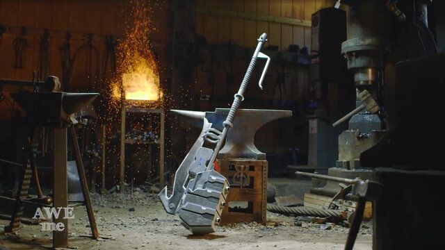 あの鍛冶屋が今度は『HALO』グラビティハンマーを制作 ― かなりの重量であらゆるものが粉々に