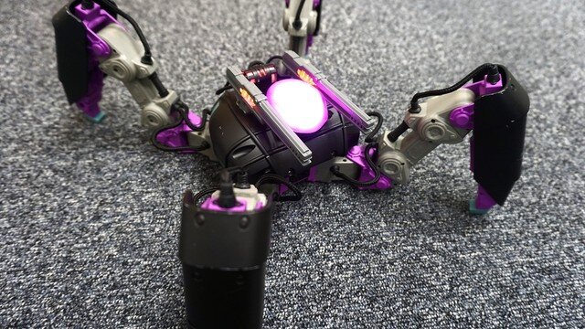 【レポート】現実世界で戦うARロボット「メカモン」登場 ― カスタマイズや対戦も可能で、大会もサポート予定