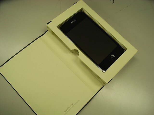 【iPhone 3G S】モレスキンをiPhoneカバーに工作