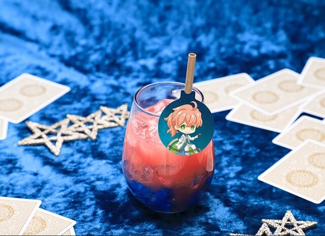 「Fate/Grand Order -絶対魔獣戦線バビロニア- Limited Cafe」ICE DRINK 790 円 （ロマニ・アーキマン） （C）TYPE-MOON / FGO7 ANIME PROJECT